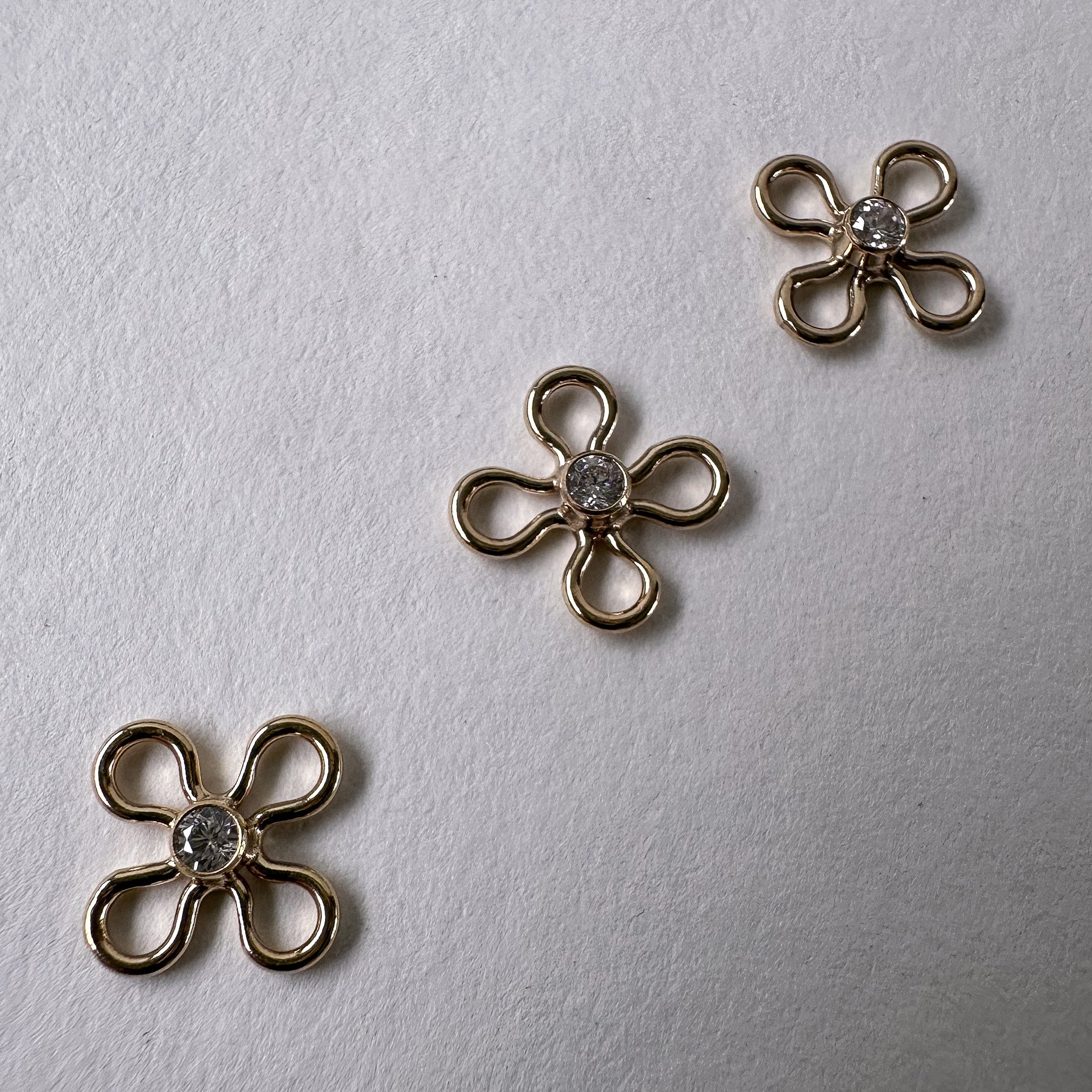 Flower CZ Connector