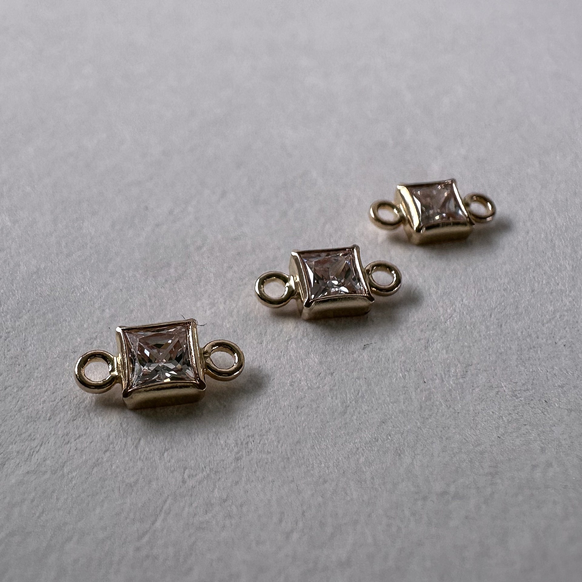 Square CZ Connector