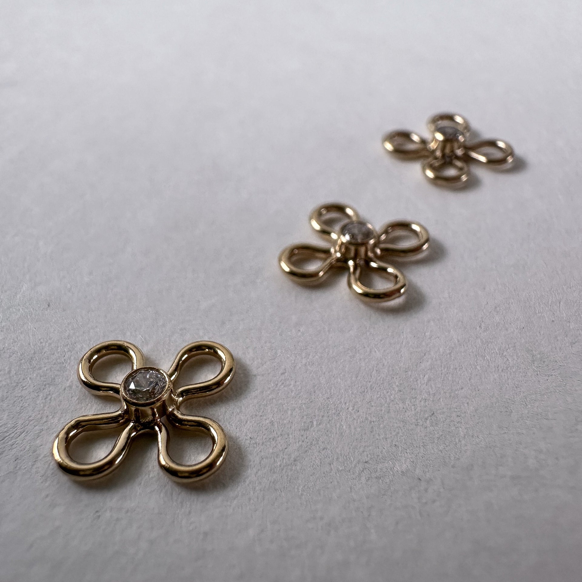 Flower CZ Connector